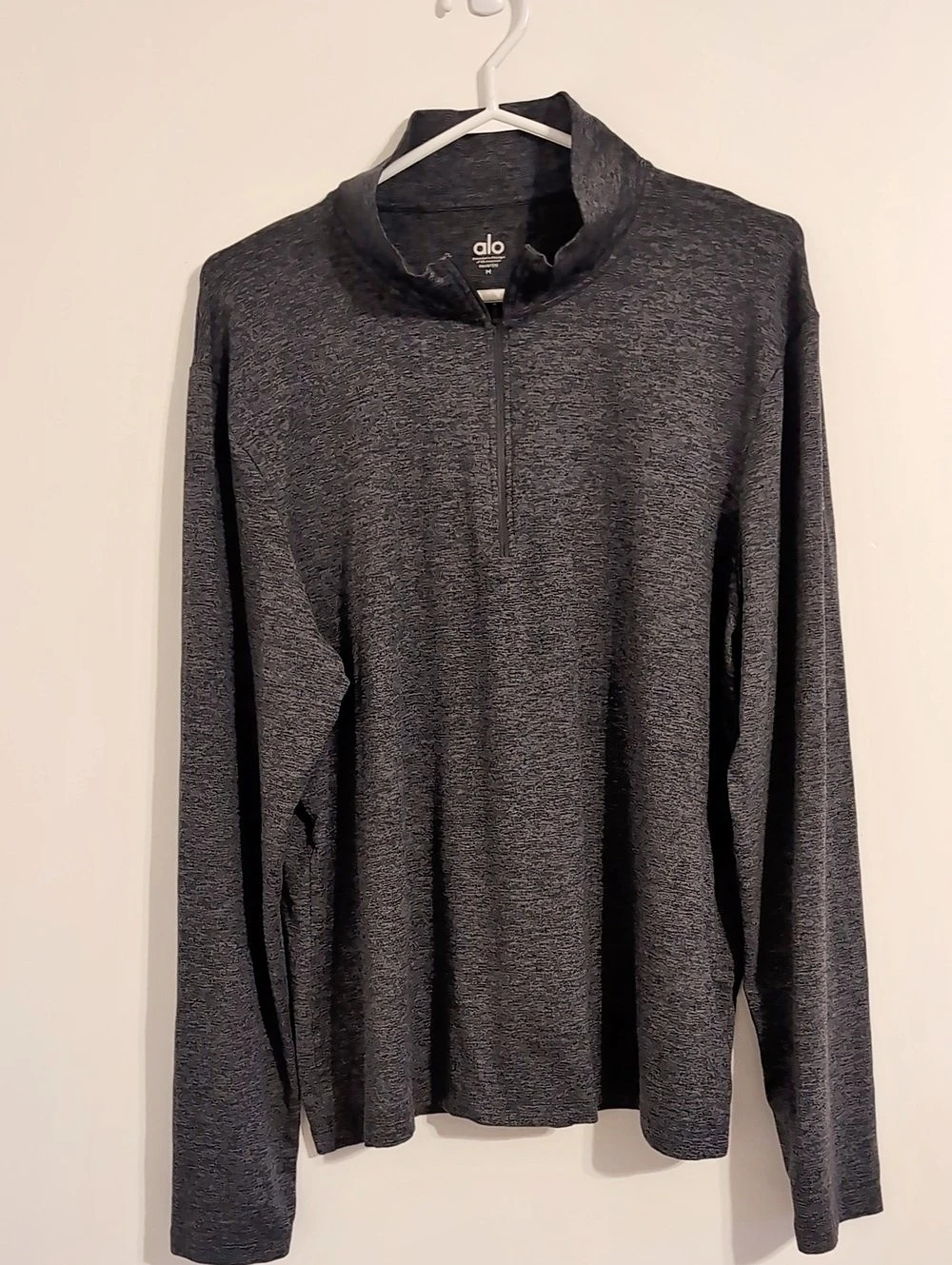 Alo Quarter Zip Pullover in Gray Size Medium Like New